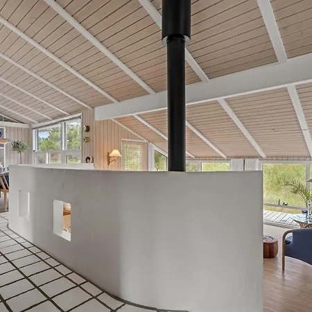 Hrefna - 500m From The Sea By Interhome