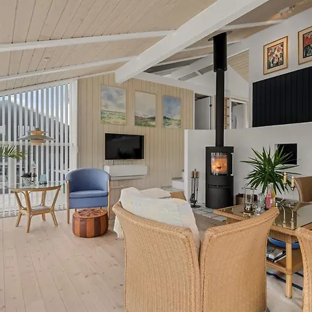 Vakantiehuis Hrefna - 500m From The Sea By Interhome *